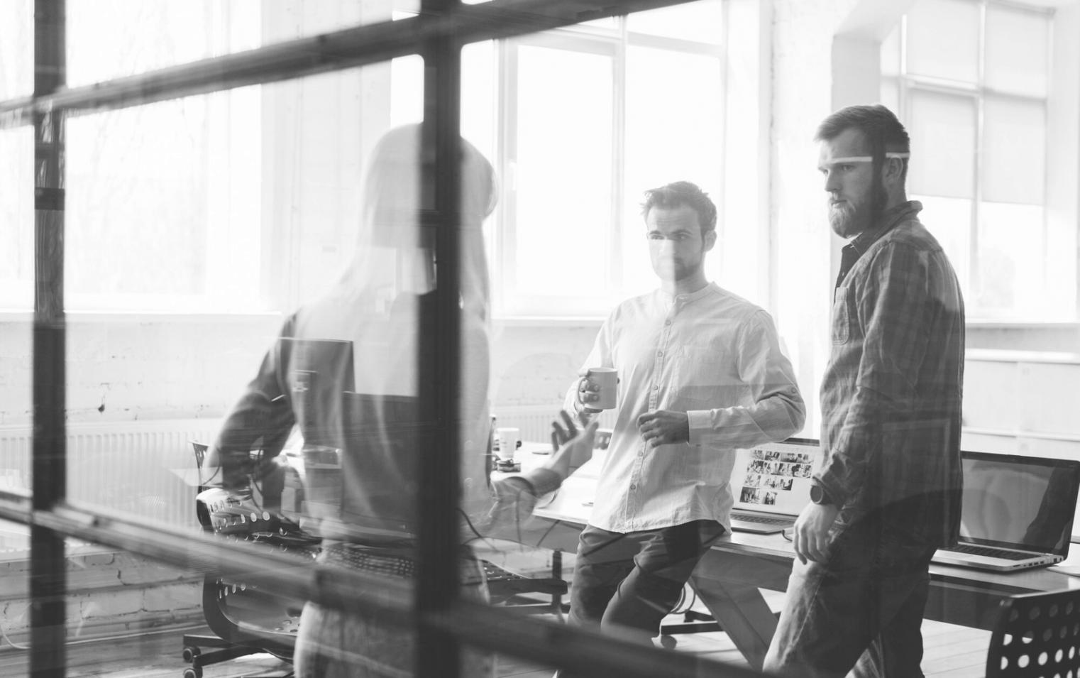 Sala pratica attrezzata con postazioni individuali per esercitazioni