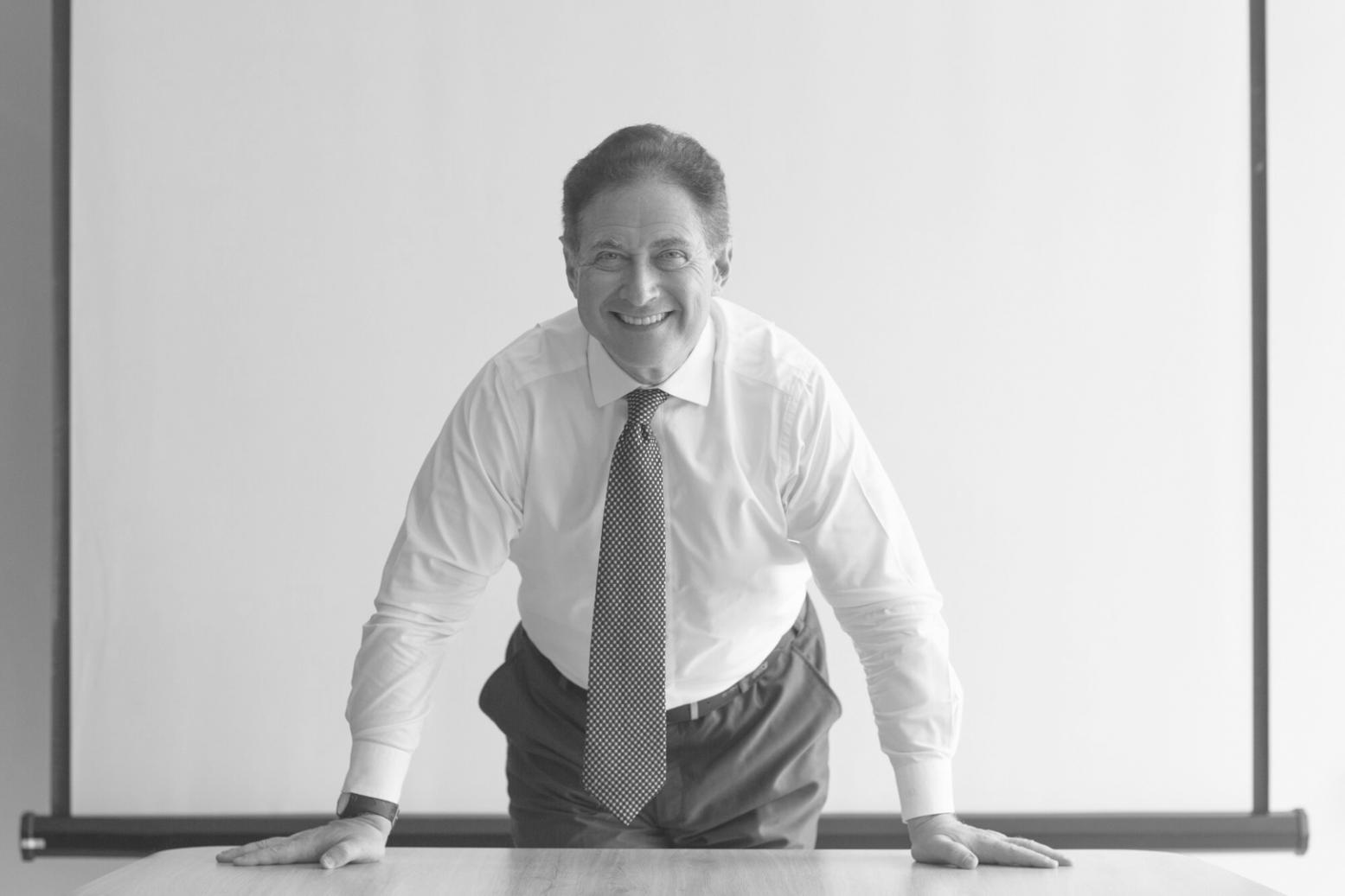 Ambiente di formazione professionale per estetiste con postazioni moderne